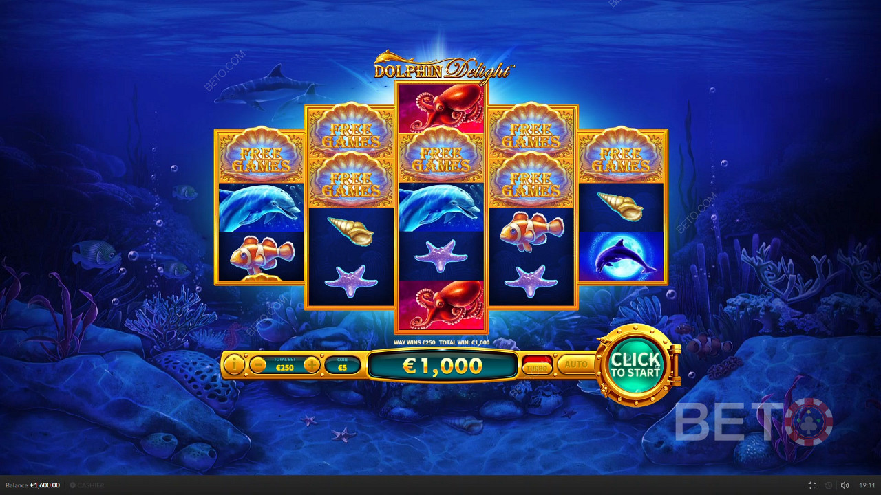 Панель управления золотого цвета в Dolphin Delight